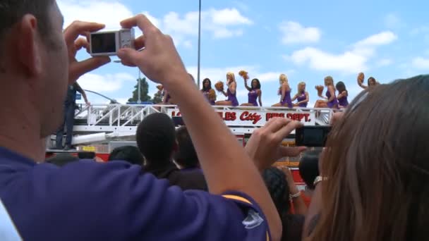 Fan Photos Laker Girls Lafd Fire Truck Topped Laker Girls — Stock Video