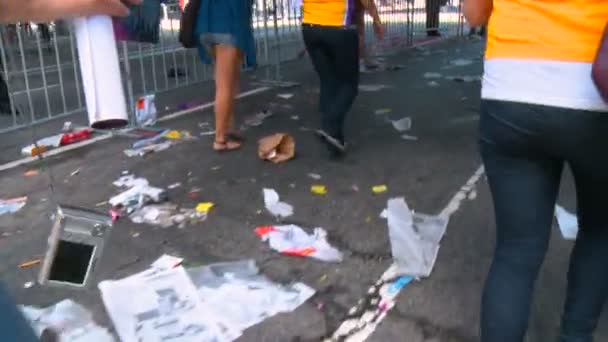Zniszczone Ulice Confetti Część Bałaganu Pozostała Ulicy Paradzie Lakers Championship — Wideo stockowe