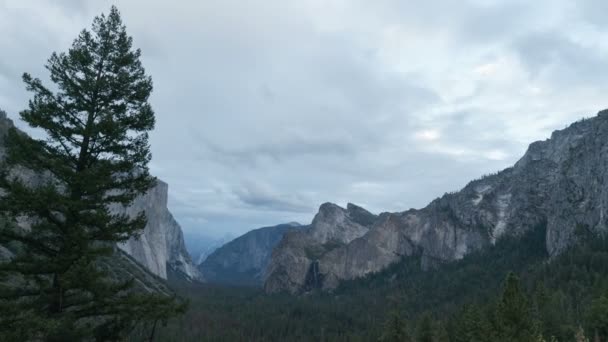 Yosemite-völgy gyorsított, széles — Stock videók