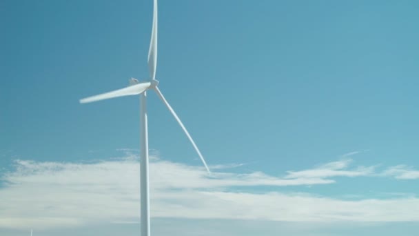 Blue Sky Wind Energy Una Torre Aerogeneradores Eje Horizontal Hawt — Vídeo de stock