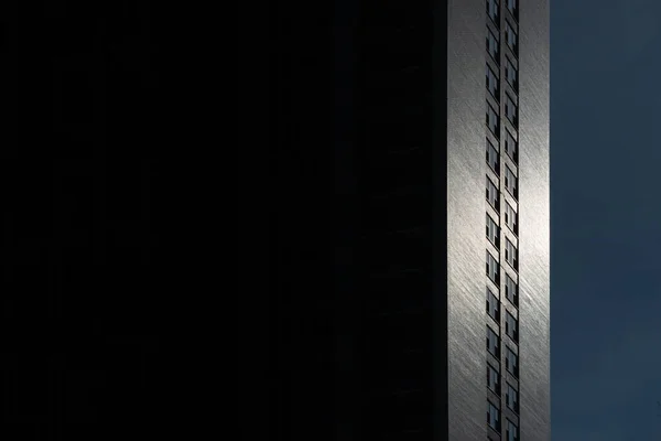 Kış Işığı Mimarisi, Geniş