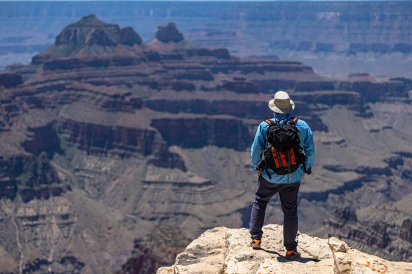 Uçurumun Ötesine Bakmak