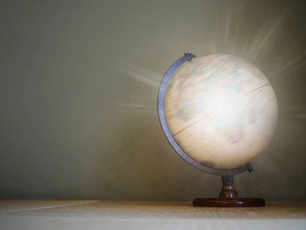 Efeito de luz no modelo globo giratório — Fotografia de Stock