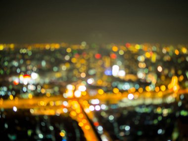 Gökyüzü şehir manzaralı, çatı görünümü gece bulanık