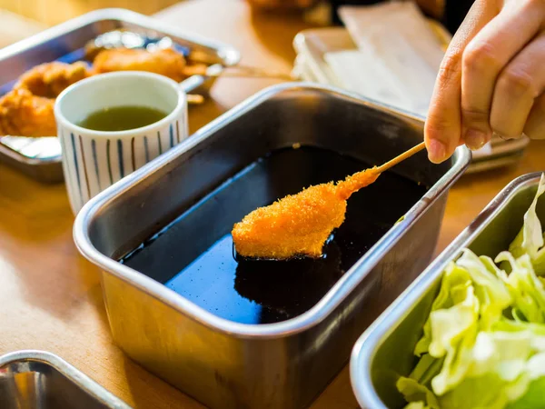 Kushikatsu, Japon çanak derin kızarmış saptırılmış et ve vegeta — Stok fotoğraf