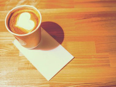 Latte Kahve sanat, kalp şeklinde küçük Kupası
