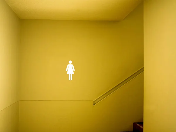 Vrouwelijke toilet inloggen bouwen — Stockfoto