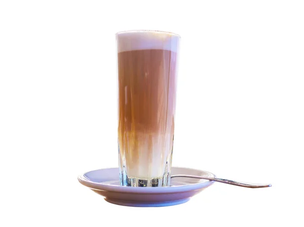 Kaffee-Latte in hohem Glas, isoliert auf weißem Hintergrund, mit — Stockfoto