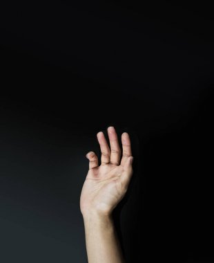 El siyah dikey arka plan üzerinde açma