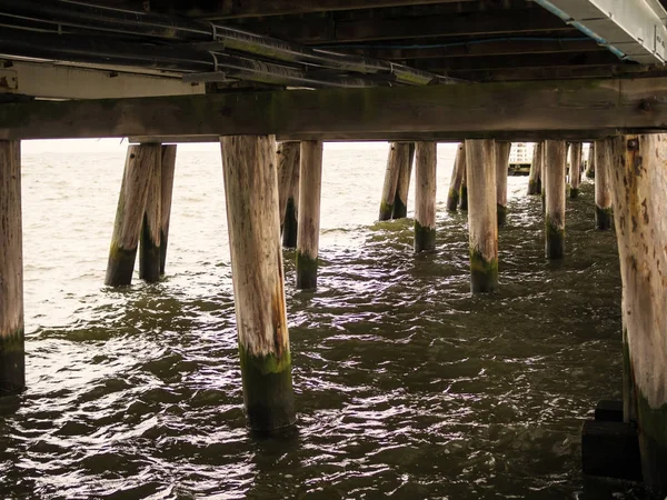 Köprünün altından Beach