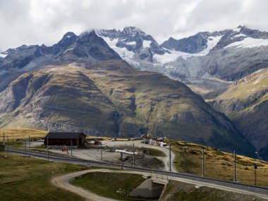 Gorner Buzulu, İsviçre çevresinde dağlar