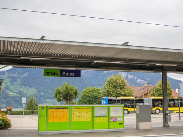 Spiez Suiza Septiembre 2017 Autobús Llega Estación Tren Spiez Suiza — Foto de Stock