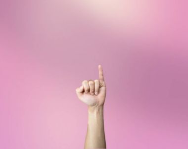 El hareketi pembe bir arka plan üzerinde sözü