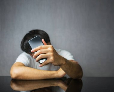 Bekleyin ve telefon ekran kontrol