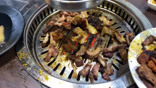 Koreanisches Grillschwein Mit Verbrannter Pfanne Aus Nächster Nähe — Stockvideo