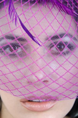 Kız pembe bir peçe yüz