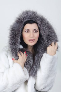kız beyaz kürk ceket