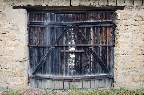 Kale ahşap kapı