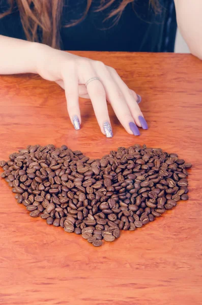 Corazón hecho de granos de café — Foto de Stock