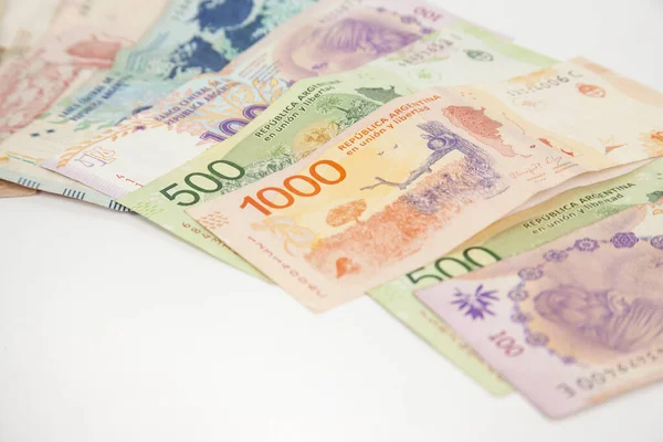 Billetler de diferentes denominaciones