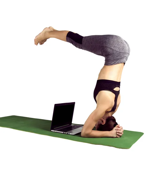 Athletic young woman doing yoga. Headstand, legs bent with a lap — Stock Photo, Image