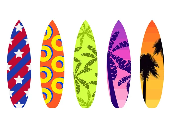Pranchas de surf em um fundo branco. Tipos de pranchas de surf com um padrão. Trópicos, palmeiras, motivo de verão. Ilustração vetorial —  Vetores de Stock