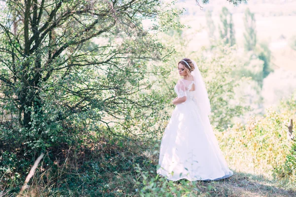 Onu düğün günü içinde büyüleyici gelin