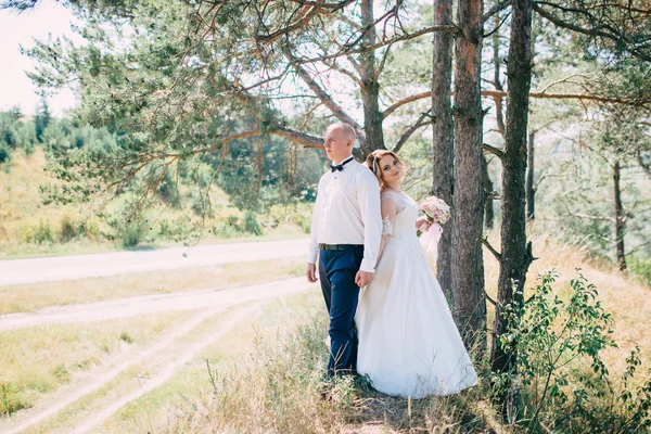 Mutlu gelin ve damat düğün günlerinde
