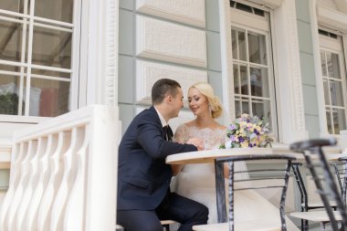 Mutlu gelin ve damat düğün günlerinde