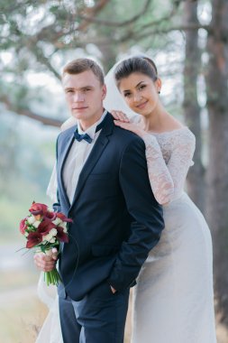 Mutlu gelin ve damat düğün günlerinde