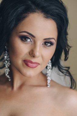 gelin düğün için hazırlanıyor