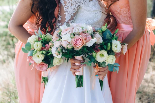 Bride and bridesmaids near trees — Stock Photo, Image