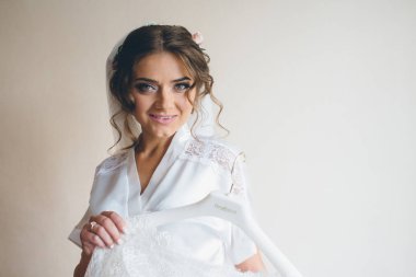 Büyüleyici eşsiz gelin düğün için hazırlar