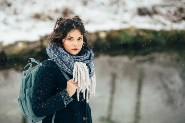 Girl enjoying the view of the frozen lake or river. — Stock Photo, Image