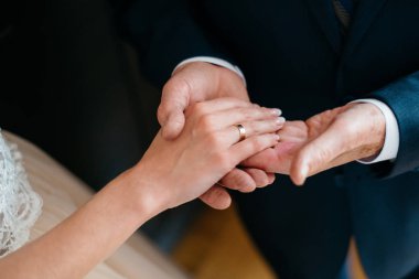 Gelini ile olan evliliğinden gün