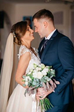 Düğün sabahı. Düğün töreninden önce gelin ve damadın ilk buluşması.