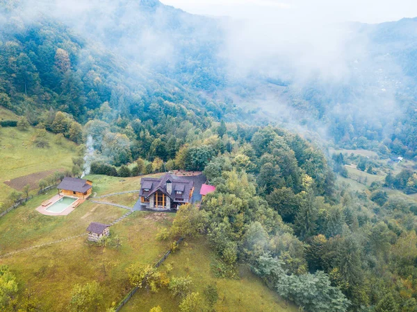 Beautiful Top View Mountainous Terrain Forest House — Stock Photo, Image
