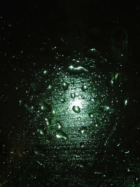 Camdaki su damlacıkları — Stok fotoğraf