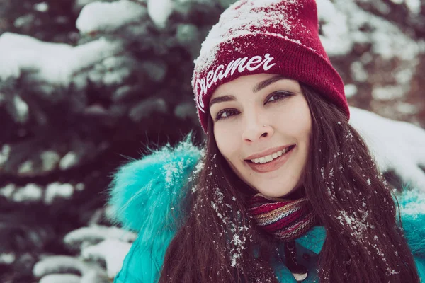 Portrait Une Jeune Fille Dans Parc Hiver — Photo