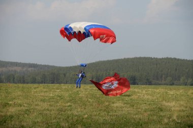 Ekaterinburg - 2 Ağustos: bir bayrak Bayramı, Rus hava saldırı birlikleri 2 Ağustos 2016 yılında Ekaterinburg sırasında yürüyüş ile seferberlik Rus paraşütçüler.