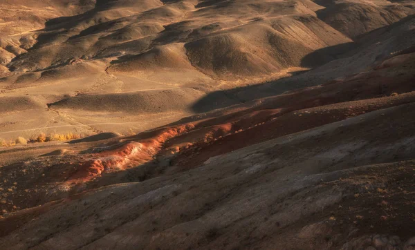 El pintoresco paisaje otoñal en las montañas, el amanecer — Foto de Stock