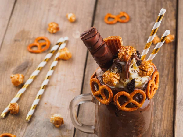 Kahverengi çikolata freakshake