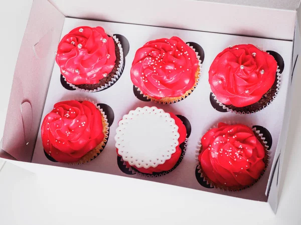 Yazıt veya mastik adı için bir yer ile cupcakes — Stok fotoğraf