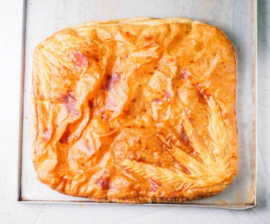 Düz ekmek beyaz arka plan