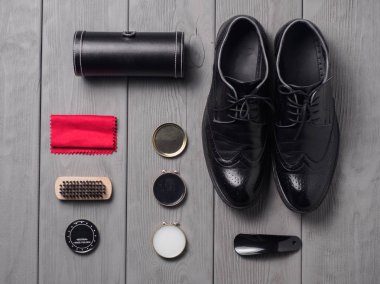 Ayakkabı Lehçe siyah çizmeler kümesiyle