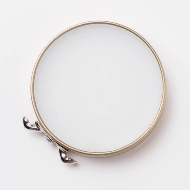 Beyaz bir arka plan üzerinde izole ayakkabı Lehçe kutusu