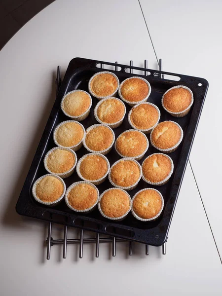 Bakning av cupcackes — Stockfoto