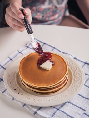 Tereyağı ve reçel krep