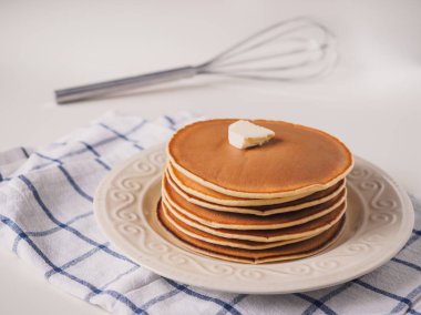 Krep plaka üzerine tereyağı ile