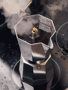 Gayzer kahve makinesi